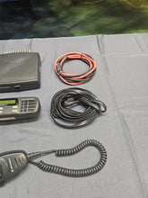 Load image into Gallery viewer, Motorola CDM1250 450-512 MHz UHF 40W Remote Head Two Way Radio AAM25SKD9PW2AN
