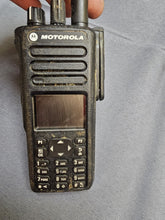 Load image into Gallery viewer, Motorola MotoTRBO XPR7550 UHF 403-512 MHz Two Way Radio AAH56RDN9KA1AN w Charger
