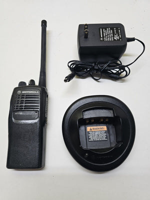 MOTOROLA HT750 136-174 MHz VHF 16ch TWO WAY RADIO AAH25KDC9AA3AN w Charger