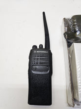 Load image into Gallery viewer, MOTOROLA HT750 136-174 MHz VHF 16ch TWO WAY RADIO AAH25KDC9AA3AN w Charger
