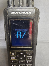 Load image into Gallery viewer, Motorola MOTOTRBO R7 403-512 MHz UHF Two Way Radio w Charger AAH06RDN9WA1AN
