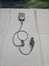 Load image into Gallery viewer, EF JOHNSON KENWOOD VIKING VP900 R5893600160 Two Way Radio Speaker Mic
