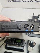 Load image into Gallery viewer, Motorola PM1500 136-174 MHz VHF 110 Watt DUAL HEAD Two Way Radio AAM79KTD9PW5AN
